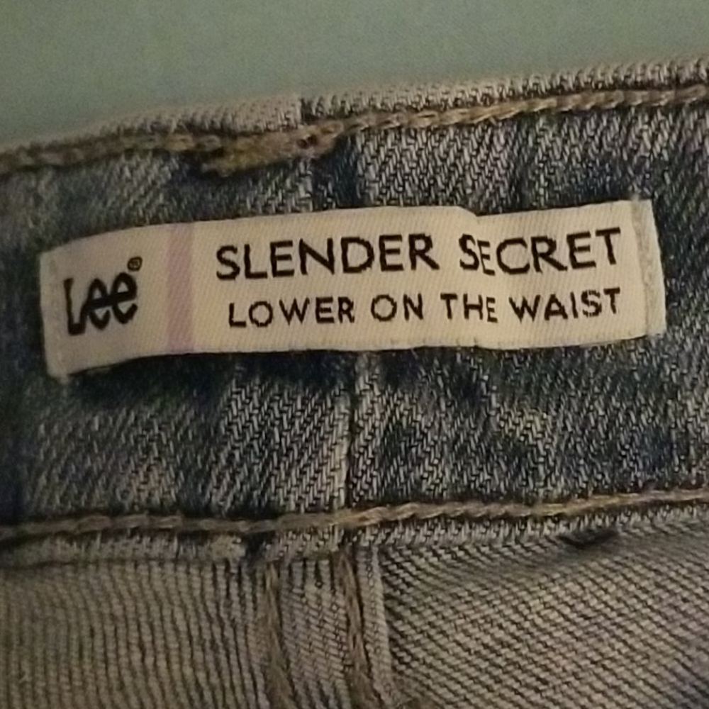 Used like New Lee's Slender secret sz 18